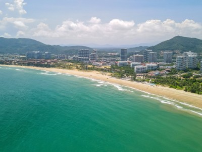 武汉万宁旅游：海滩与热带雨林，魅力对比